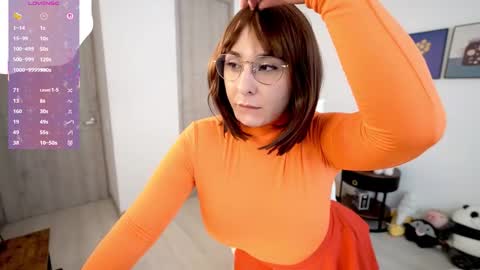 Snapshot of amy_ross1 chatting on 10/31/25, 02:40 Daniela M online show from 10/31/25, 02:40