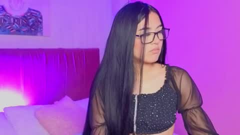 amy_saenz_ online show from 10/08/25, 10:51