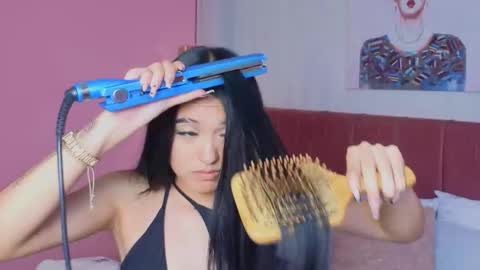 amy_saenz_ online show from 10/10/25, 08:41