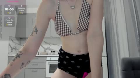 Snapshot of amy_sparkle chatting on 10/17/25, 10:34 Miriam online show from 10/17/25, 10:34