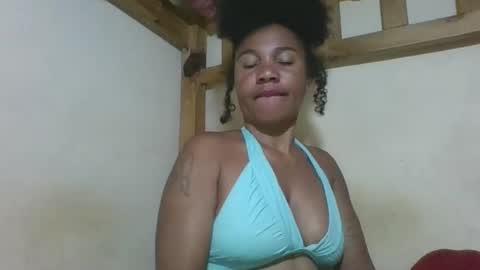 Snapshot of amyatche chatting on 05/19/26, 02:18 Amyatche online show from 05/19/26, 02:18