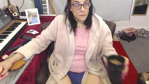 Trashely Gimpson online show from 10/26/25, 08:53
