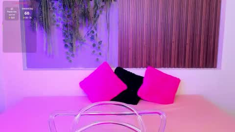 Snapshot of amybarton chatting on 09/15/25, 04:18 My name is AMY... Nice to meet you  thumb up me please its important online show from 09/15/25, 04:18