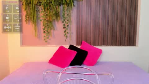 Snapshot of amybarton chatting on 09/17/25, 04:08 My name is AMY... Nice to meet you  thumb up me please its important online show from 09/17/25, 04:08