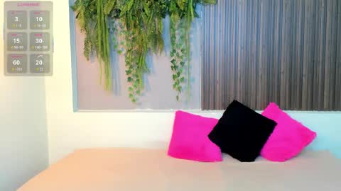 Snapshot of amybarton chatting on 09/18/25, 04:42 My name is AMY... Nice to meet you  thumb up me please its important online show from 09/18/25, 04:42