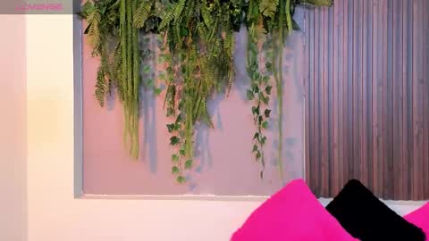 Snapshot of amybarton chatting on 09/29/25, 04:01 My name is AMY... Nice to meet you  thumb up me please its important online show from 09/29/25, 04:01