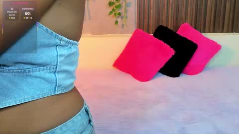 Snapshot of amybarton chatting on 09/30/25, 04:01 My name is AMY... Nice to meet you  thumb up me please its important online show from 09/30/25, 04:01