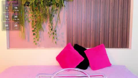 Snapshot of amybarton chatting on 10/02/25, 03:30 My name is AMY... Nice to meet you  thumb up me please its important online show from 10/02/25, 03:30