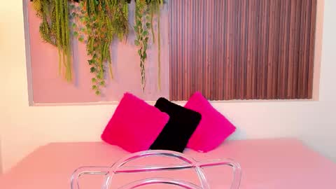 Snapshot of amybarton chatting on 10/03/25, 04:26 My name is AMY... Nice to meet you  thumb up me please its important online show from 10/03/25, 04:26