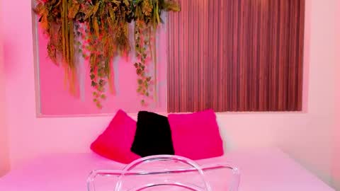 Snapshot of amybarton chatting on 10/23/25, 06:06 My name is AMY... Nice to meet you  thumb up me please its important online show from 10/23/25, 06:06