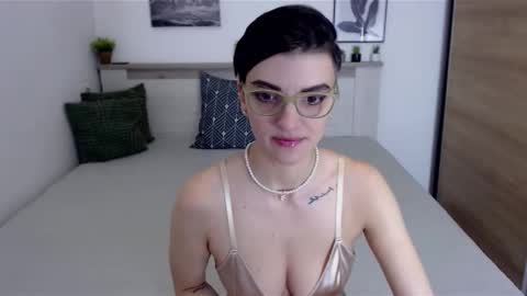 Snapshot of amylexy chatting on 12/16/24, 07:37 Hi there guys  My pleasure in your hands  pvt is open online show from 12/16/24, 07:37