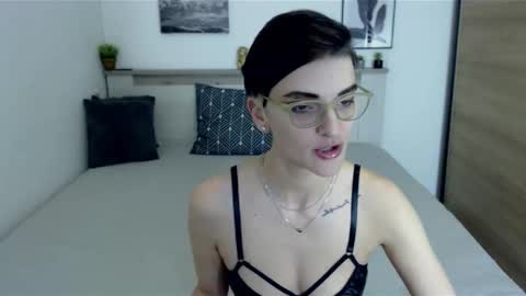 Snapshot of amylexy chatting on 01/06/25, 11:07 Hi there guys  My pleasure in your hands  pvt is open online show from 01/06/25, 11:07