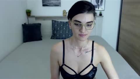 Snapshot of amylexy chatting on 01/06/25, 05:16 Hi there guys  My pleasure in your hands  pvt is open online show from 01/06/25, 05:16