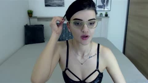 Snapshot of amylexy chatting on 01/07/25, 08:13 Hi there guys  My pleasure in your hands  pvt is open online show from 01/07/25, 08:13