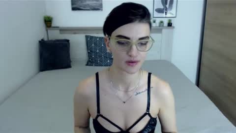 Snapshot of amylexy chatting on 01/07/25, 12:41 Hi there guys  My pleasure in your hands  pvt is open online show from 01/07/25, 12:41