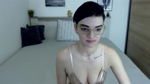 Snapshot of amylexy chatting on 01/13/25, 08:05 Hi there guys  My pleasure in your hands  pvt is open online show from 01/13/25, 08:05