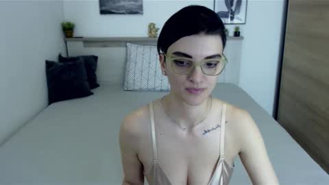 Snapshot of amylexy chatting on 01/13/25, 11:19 Hi there guys  My pleasure in your hands  pvt is open online show from 01/13/25, 11:19