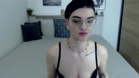 Snapshot of amylexy chatting on 01/23/25, 09:39 Hi there guys  My pleasure in your hands  pvt is open online show from 01/23/25, 09:39
