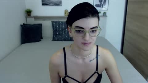 Snapshot of amylexy chatting on 01/31/25, 05:32 Hi there guys  My pleasure in your hands  pvt is open online show from 01/31/25, 05:32