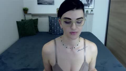 Snapshot of amylexy chatting on 02/28/25, 10:17 Hi there guys  My pleasure in your hands  pvt is open online show from 02/28/25, 10:17