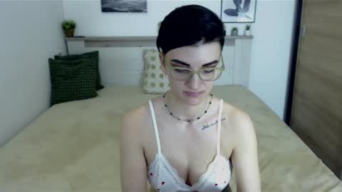 Snapshot of amylexy chatting on 03/08/25, 01:14 Hi there guys  My pleasure in your hands  pvt is open online show from 03/08/25, 01:14