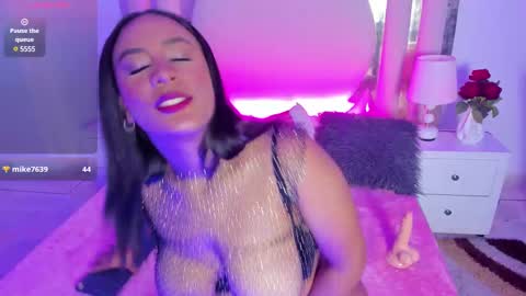 Snapshot of amymasson chatting on 12/11/24, 05:37 Amy    online show from 12/11/24, 05:37