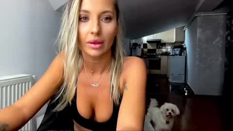 Snapshot of amyroberta92 chatting on 12/08/24, 09:57 amyroberta92 online show from 12/08/24, 09:57
