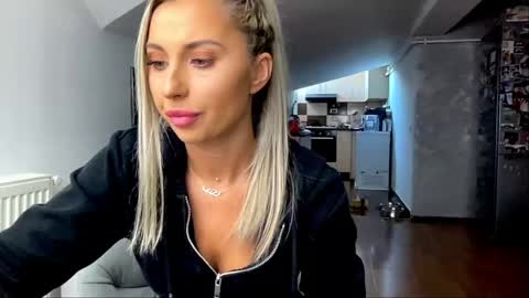 Snapshot of amyroberta92 chatting on 12/19/24, 09:51 amyroberta92 online show from 12/19/24, 09:51