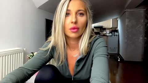 Snapshot of amyroberta92 chatting on 12/30/24, 09:59 amyroberta92 online show from 12/30/24, 09:59