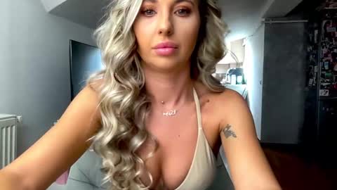 Snapshot of amyroberta92 chatting on 09/20/25, 06:47 amyroberta92 online show from 09/20/25, 06:47
