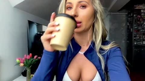 amyroberta92 online show from 03/15/26, 07:58