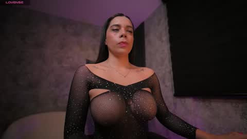 Snapshot of amywalker_ chatting on 11/19/25, 09:42 AMY WALKER online show from 11/19/25, 09:42