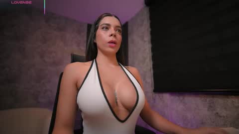 Snapshot of amywalker_ chatting on 12/14/25, 09:03 AMY WALKER online show from 12/14/25, 09:03