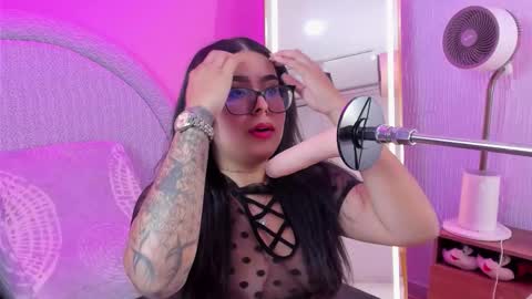 amywhitte_ online show from 11/23/25, 07:24