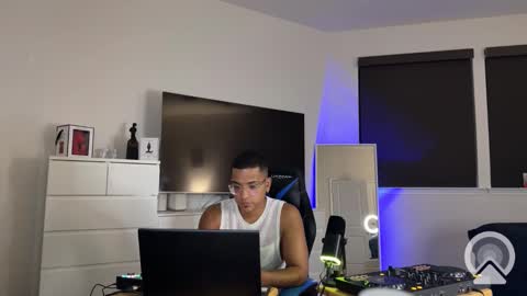zeus dantes online show from 09/10/25, 12:43