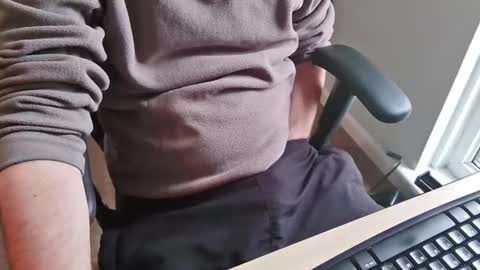 Snapshot of an4y8ot chatting on 11/23/25, 01:00 A online show from 11/23/25, 01:00