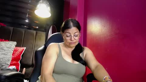 Snapshot of ana_mature_ chatting on 02/27/25, 07:47 Ana online show from 02/27/25, 07:47