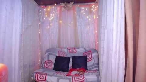 Snapshot of ana_off_alana chatting on 09/15/25, 11:38 Ana online show from 09/15/25, 11:38