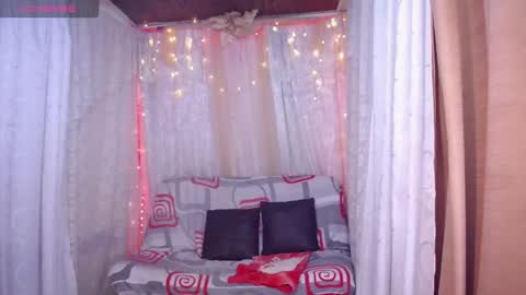 Snapshot of ana_off_alana chatting on 10/13/25, 11:27 Ana online show from 10/13/25, 11:27