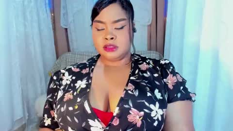 Snapshot of ana_off_alana chatting on 11/25/25, 01:05 Ana online show from 11/25/25, 01:05