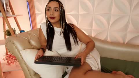 Snapshot of ana_riveros chatting on 09/15/25, 04:34   online show from 09/15/25, 04:34