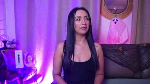 Snapshot of ana_riveros chatting on 10/17/25, 05:21   online show from 10/17/25, 05:21