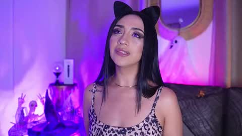 Snapshot of ana_riveros chatting on 10/20/25, 04:13   online show from 10/20/25, 04:13