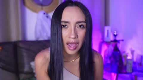 Snapshot of ana_riveros chatting on 10/23/25, 04:34   online show from 10/23/25, 04:34