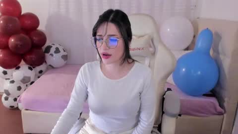 Snapshot of ana_ruuh chatting on 09/18/25, 09:17 Im anna but you can call me as you want online show from 09/18/25, 09:17