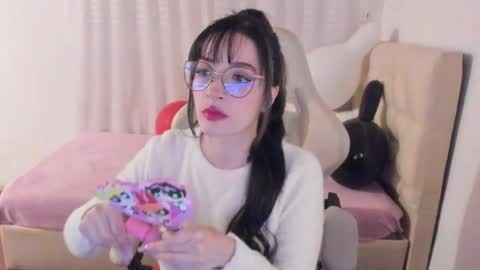 Snapshot of ana_ruuh chatting on 10/17/25, 09:28 Im anna but you can call me as you want online show from 10/17/25, 09:28