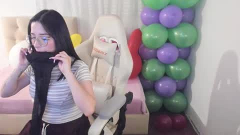 Snapshot of ana_ruuh chatting on 10/22/25, 09:25 Im anna but you can call me as you want online show from 10/22/25, 09:25