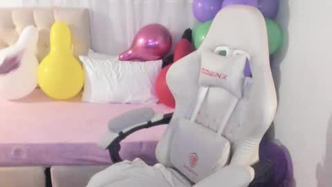 Snapshot of ana_ruuh chatting on 10/25/25, 10:48 Im anna but you can call me as you want online show from 10/25/25, 10:48