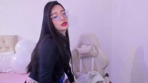 Im anna but you can call me as you want online show from 08/05/26, 08:22