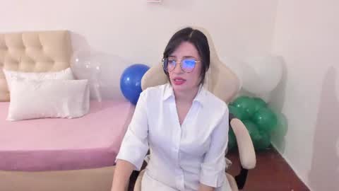 Im anna but you can call me as you want online show from 08/08/26, 09:39